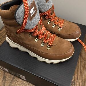 Sorel Kinetic Conquest Boot new! Size 8.5